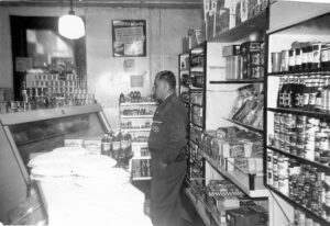 Winkings Market store in 1953 with Gib Pulliam the Belle Bread deliveryman.